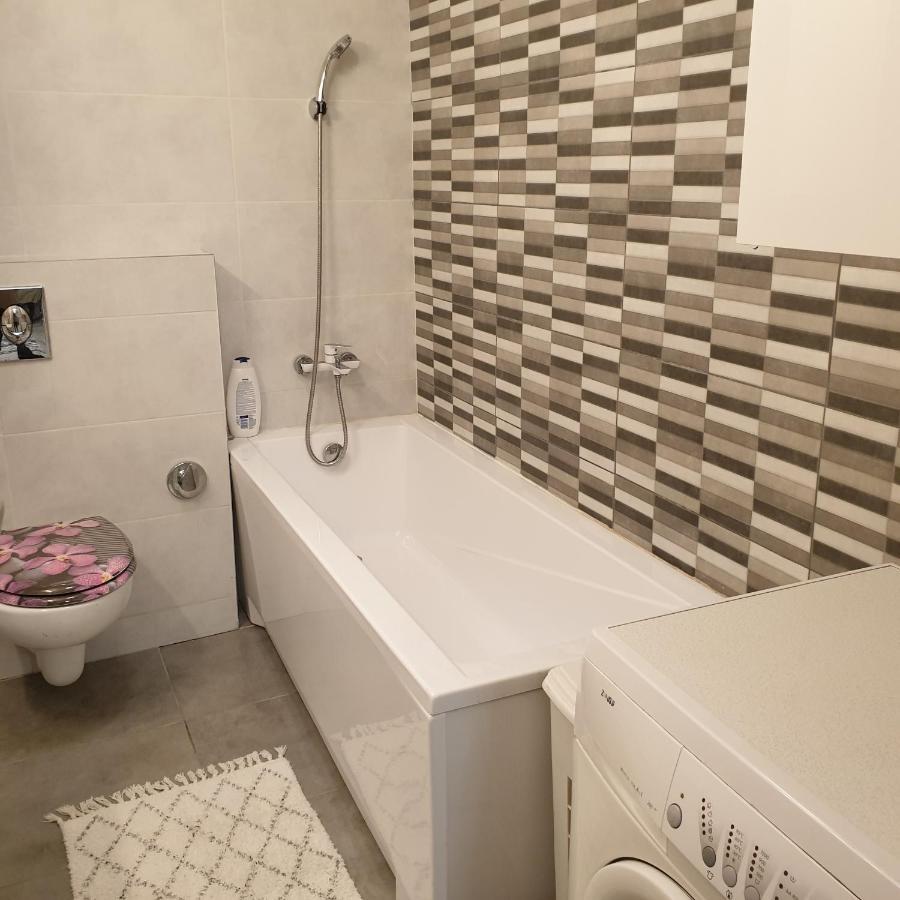 Carolina Sweet Apartament Oradea Ngoại thất bức ảnh